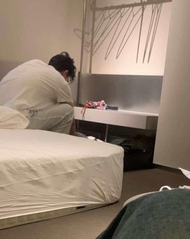 A fan shares a photo of Yang Bo in a hotel room, sparking controversy over his alleged infidelity.