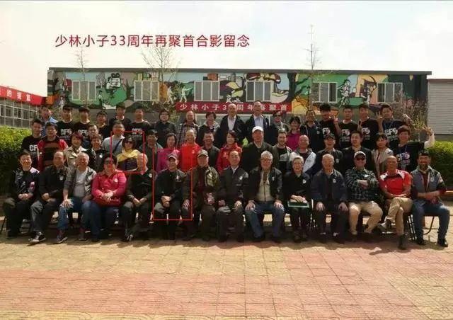 Jet Li is sixth from the left in the front row, Huang Qiuyan is fifth from the left in the second row