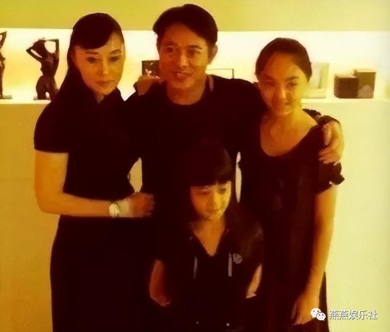 Jet Li's family of four