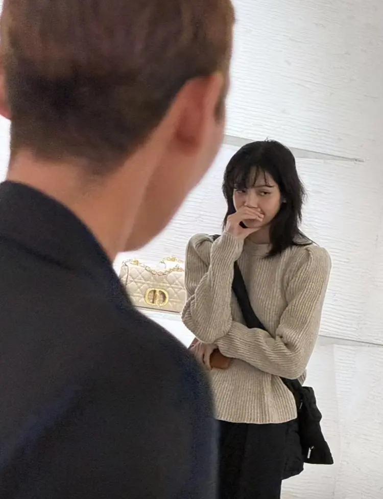 Lisa casually shopping at LV