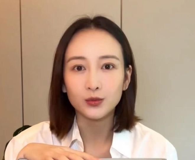 Photo of Wang Ou highlighting noticeable hairline recession