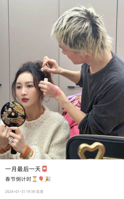 Wang Ou showcases her latest makeup and hairstyle on social media, marking her return to work post-childbirth.