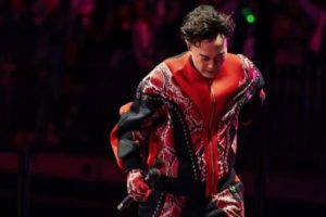 Eason Chan Injures His Back During Concert